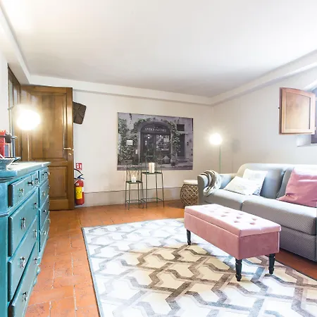 칸토 델리 스칼리 아파트호텔 4*